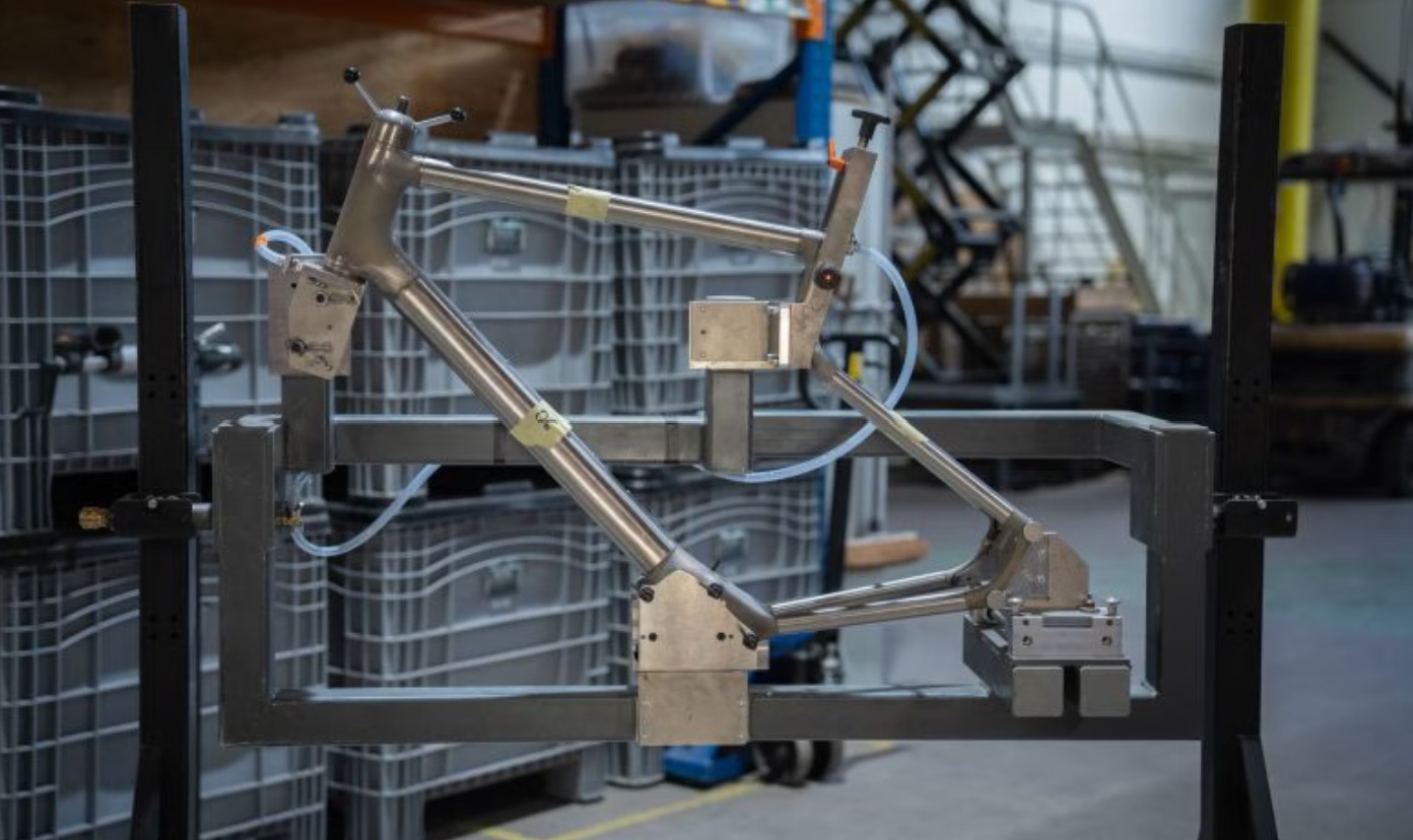 URWAHN Bikes推出航空级3D打印钛合金车架，探索碳纤维的替代方案