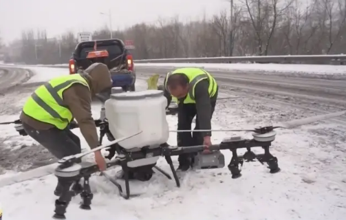 无人机除雪生意火爆 蔬菜大棚需求急剧上升