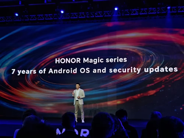 荣耀新任CEO李健发布阿尔法计划:5年投入100亿美元建设AI生态