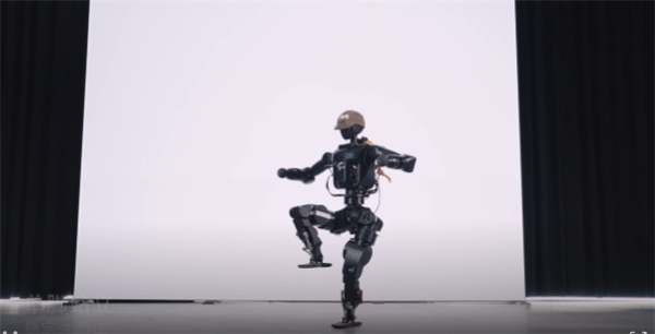 傅利叶发布首款开源人形机器人:身高1.3米 最快能跑3.5米/秒