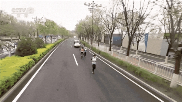 人形机器人半马冠军 为什么会选择全尺寸