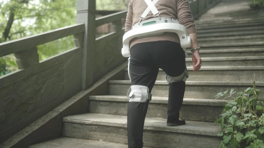 9800元！国内首款智能外骨骼机器人正式发布 穿戴无感