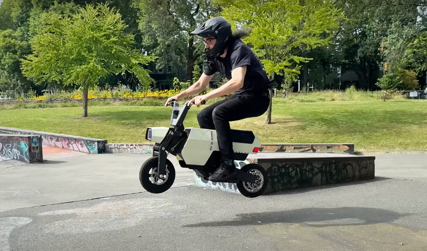 国外公司3D打印出一辆电动越野摩托车，目标参加达喀尔拉力赛