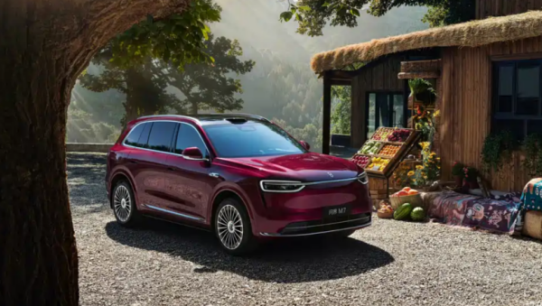 与理想小鹏分道扬镳 靳玉志:华为辅助驾驶不会走VLA路径