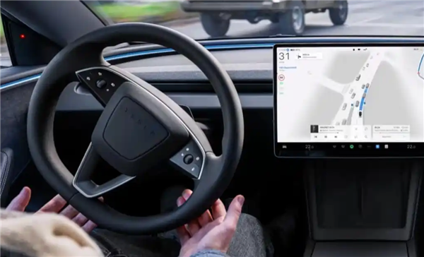 Waymo前CEO炮轰特斯拉纯视觉方案：如重度近视眼般不可靠！