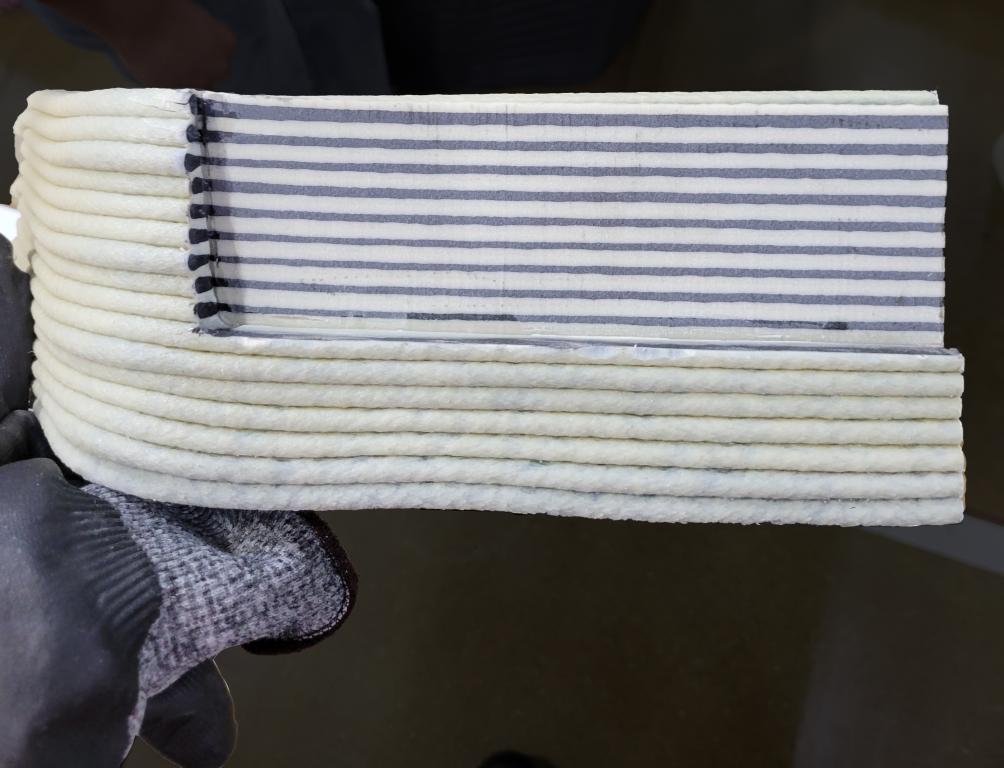 模块化多挤出机系统配备了一种获得专利的喷嘴，能够生产出芯包覆线材：一种材料包裹在另一种材料之中