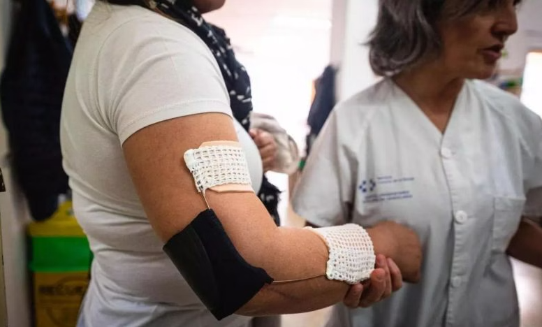 坎德拉里亚大学医院利用3D打印定制机械治疗工具，将每件康复产品成本降低97.6%