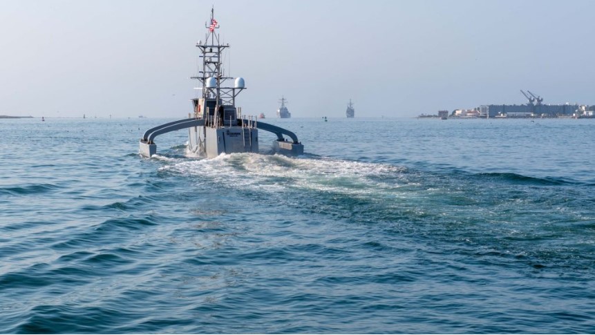 一艘中型无人水面舰艇(MUSV)原型舰“海鹰”号离开加利福尼亚州洛马角海军基地 一艘中型无人水面舰艇(MUSV)原型舰“海鹰”号离开加利福尼亚州洛马角海军基地