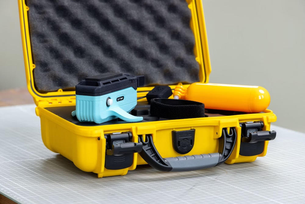 采用3D打印技术不仅制造了测量设备本体，还为每个WHASER组件打印了内衬