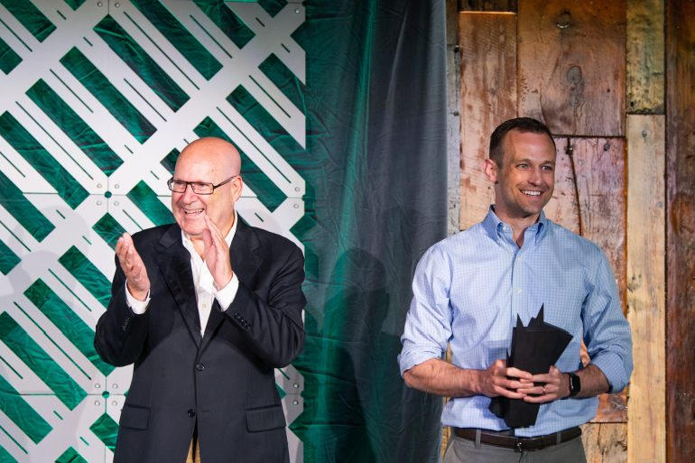 LightForce联合创始人Lou Shuman博士（左）和Alfred Griffin博士（右）