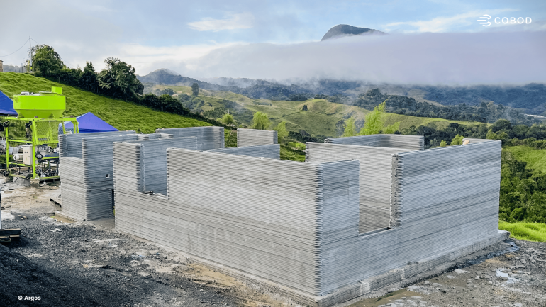 南美首套3D打印社会住房钥匙交付居民