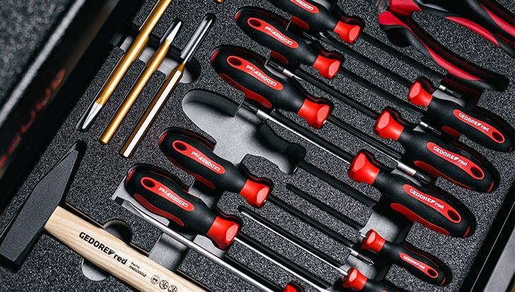 由Gedore设计的泡沫工具插板系统，旨在实现工具的井然有序、安全存放和快速取用