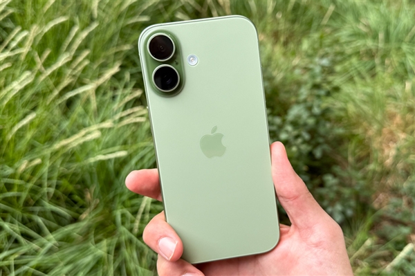 苹果满血AI大模型仅支持iPhone 17 Pro/Air:iPhone 17用户无缘