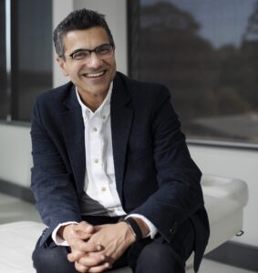 Anand Deva教授 Anand Deva教授