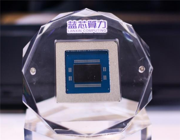 联想推出全球首款开源架构AI服务器:搭载蓝芯智通融合CPU