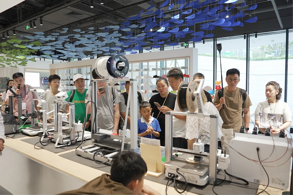 09 线下店参观1.jpg