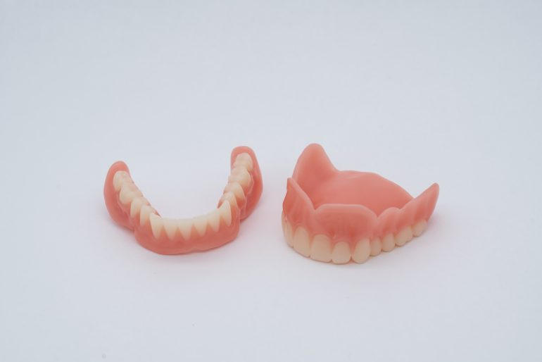 3D Systems公司生产的上颌和下颌3D打印义齿 3D Systems公司生产的上颌和下颌3D打印义齿